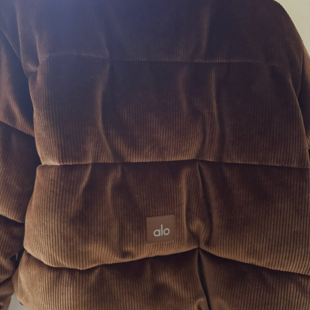 ALO YOGA - Ribbed Velour Gold Rush Puffer - Picture 6 of 8